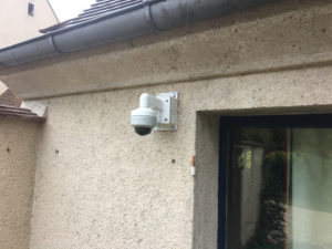 Pose de caméra de surveillance IP
